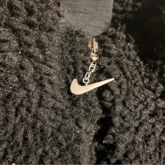 Nike Monogram Cropped Fleece Jacket - Picture 4 of 9
